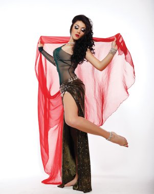 Güzel oryantal dans hareketi