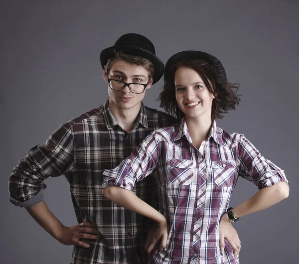 Feliz sorrindo hipster estudantes no estúdio — Fotografia de Stock