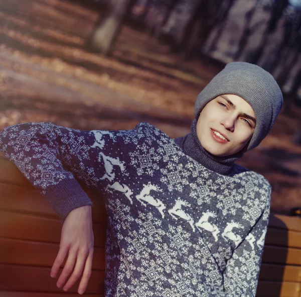 Young handsome man in autumn outdoor setting wearing fashionable — Stock Photo, Image