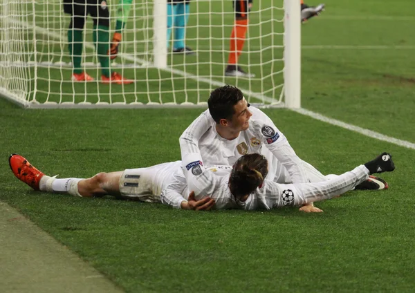 Cristiano Ronaldo y Gareth Bale celebran el cuarto gol — Foto de Stock