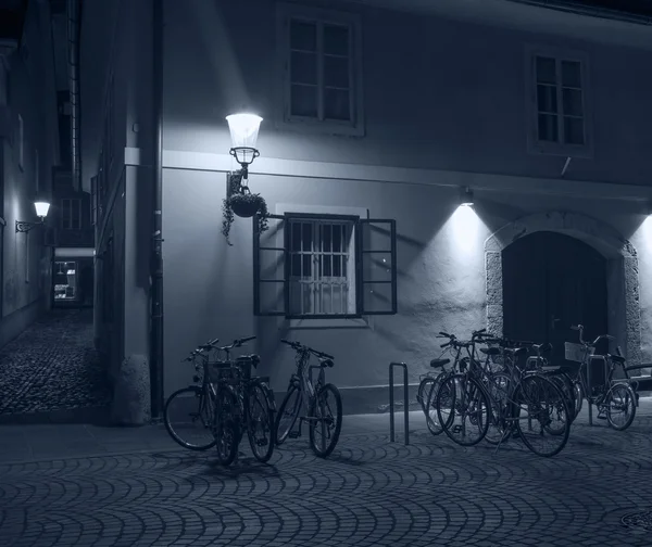 Empty street at night, Ljubljana, Slovenia — Stock Photo, Image