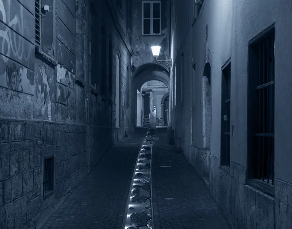 Leere Straße in der Nacht, Ljubljana, Slowenien — Stockfoto