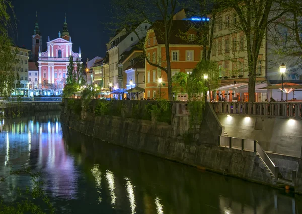 Vista noturna da cidade de Liubliana, Eslovênia — Fotografia de Stock