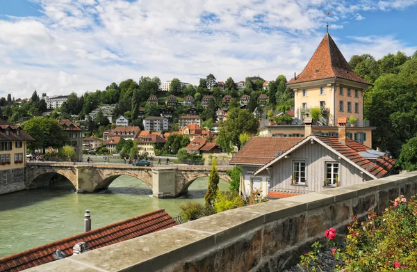 Malerischer Blick auf die Altstadt und den Fluss Aare — Stockfoto