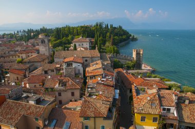 Sirmione, İtalya'nın havadan görünümü