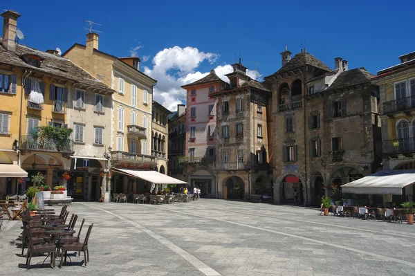 Visa på centrala torget i Domodossola, Piemonte, Italien — Stockfoto