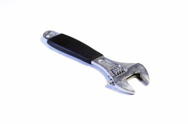 Ajustable anahtarı izole beyaz bir arka plan üzerinde siyah saplı