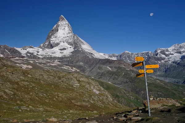 Vista Matterhorn no dia ensolarado — Fotografia de Stock