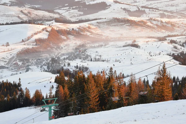 Winter bergen landschap op sunrise licht — Stockfoto