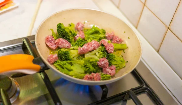 Worst Broccoli Een Pan Het Vuur — Stockfoto