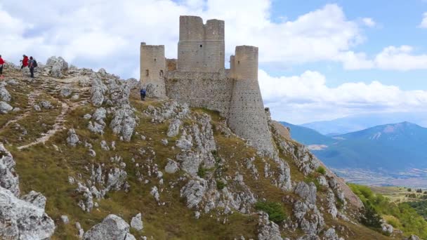 Fortezza Rocca Calascio Abruzzo Vista Muoversi Tra Rocce — Video Stock