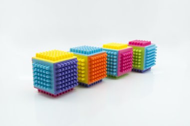 Plastik oyuncak blokları