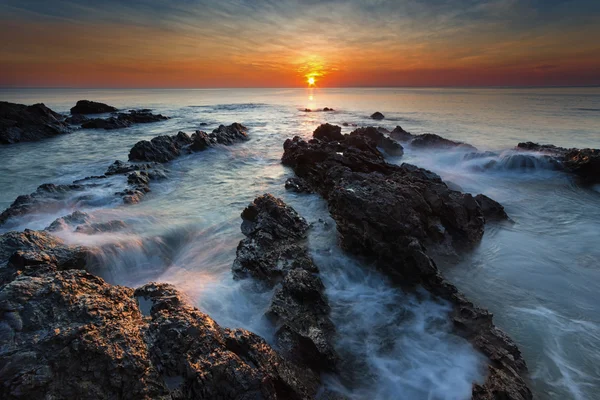 A gyönyörű panorámás sunrise Beach Pandak — Stock Fotó