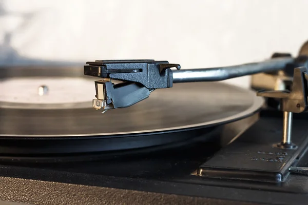 plak çalar melodi dönen bir disk üzerinde