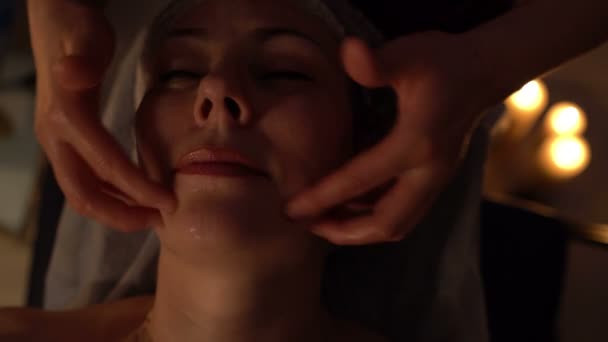 Massagem facial chinesa — Vídeo de Stock