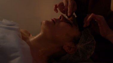 Kişi kadın yüz eller masör Masaj