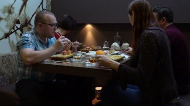 Japon restoranı arkadaşları
