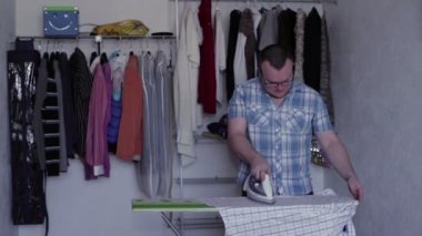 Adam demir-demir bir Ütü forması mans
