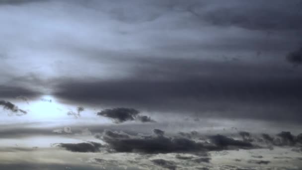 Dunkle Wolken am Himmel — Stockvideo