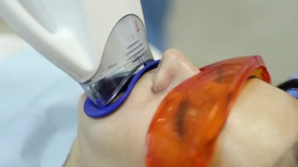 Diş Kliniği diş beyazlatma — Stok video