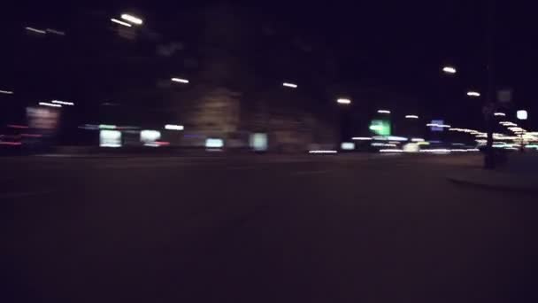 Schnelle stadtfahrt in der nacht in saint-petersburg — Stockvideo