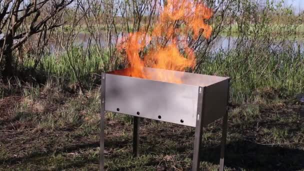 火鉢に火をつけ — ストック動画