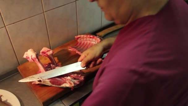 Butcher Cutting Back Part Of Cow — Stock Video