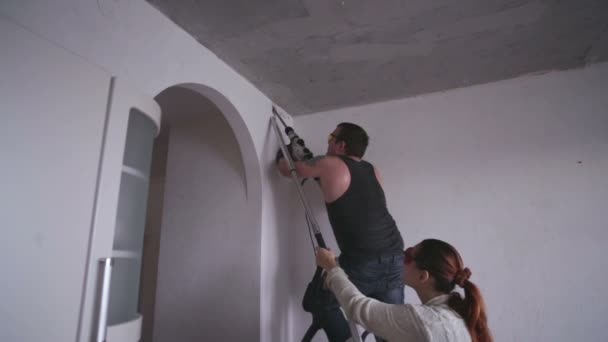 Man and Woman Making Renovated Apartment — Stock Footage Man and Woman Making Renovated Apartment Video Clip