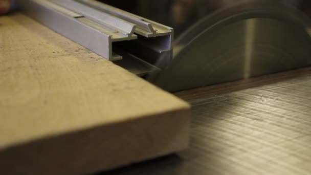 The Machine Cuts The Board A Saw — Stock Video