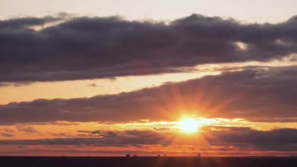 Hermosa puesta de sol y cielo — Vídeo de stock