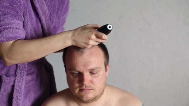Mans Haircut by Electric Razor — Stock Video