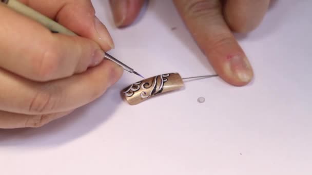 Schilderen en Design valse nagels — Stockvideo