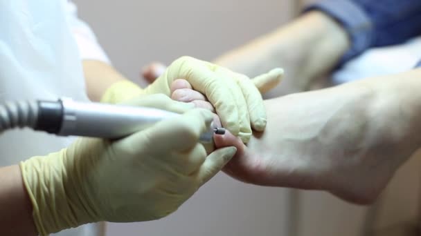 Cuidado de los pies de pedicura en el salón de spa — Vídeo de stock