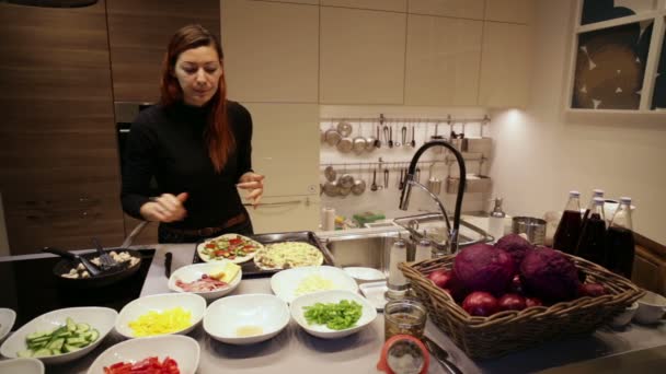 Girl Prepares the pizza — Stock Video