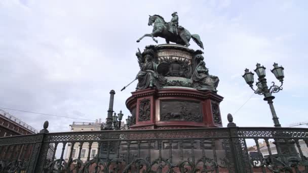 Monument to Emperor Nicholas I in St Petersburg — Stock Video