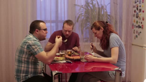 Group of people sitting at the table and dinner — Stock Video