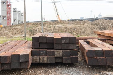 Tren uyuyan günlük yığını