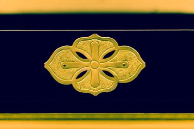 altın plaka süslemeleri ibadet yeri