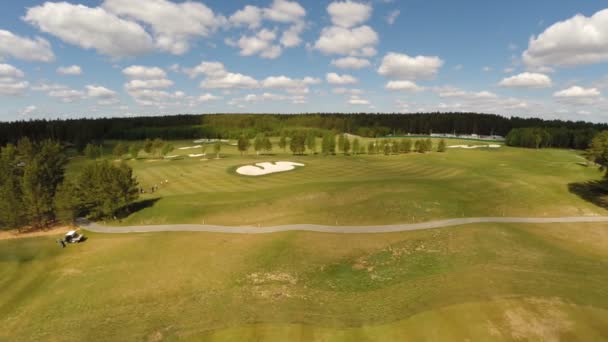 Flygfoto över golfbanan — Stockvideo