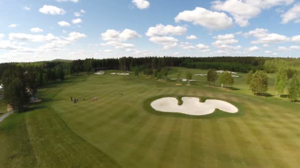 高尔夫球场的空中景观 — 图库视频影像