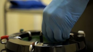Donör seminal sıvı nitrojen içinde dondur. Sperm dondurma makinesi