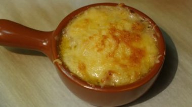 Julien bitmiş masanın üzerine yemektir. 4k