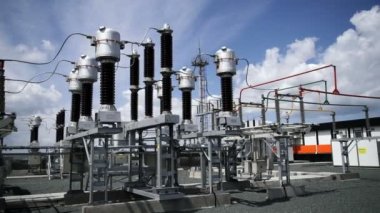 Elektrik santrali. Güç hatları.