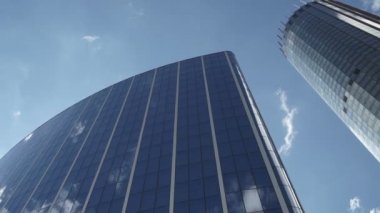 Kurumsal yapı, mavi gökyüzü