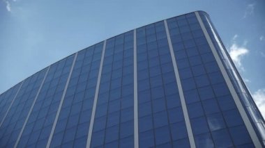 Kurumsal yapı, mavi gökyüzü