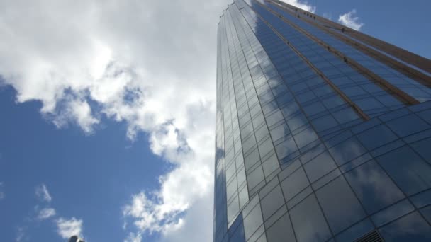 Edificio de oficinas moderno — Vídeos de Stock