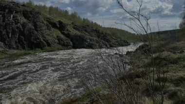 Ural Nehri ile hızlı akım