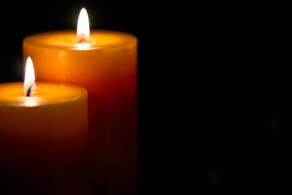 Свечи с черным фоном
