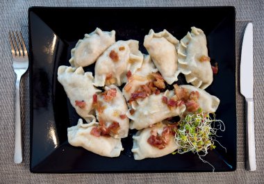 Geleneksel Lehçe Pierogi dolma köfte