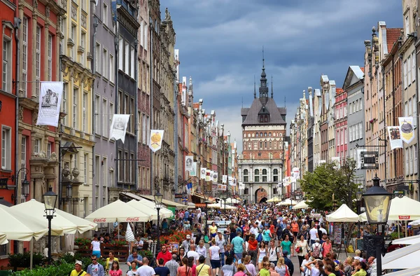 Bir yaz akşamı yayalara Gdansk, Polonya, kalabalık